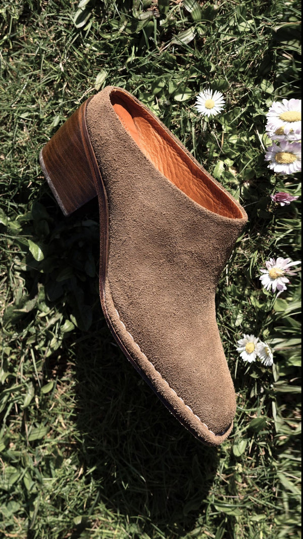 canyon clog western 90s heeled mule clog moss taupe suede leather detail shot