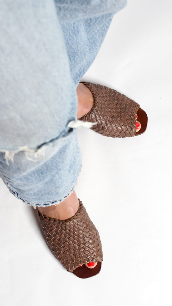 either or woven slide sandal umber top view on foot
