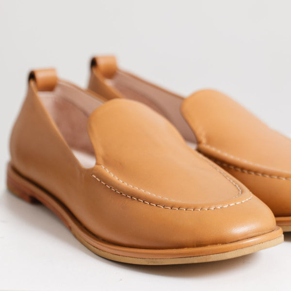 classic tan miel nude loafer slip on the row rubber outsole