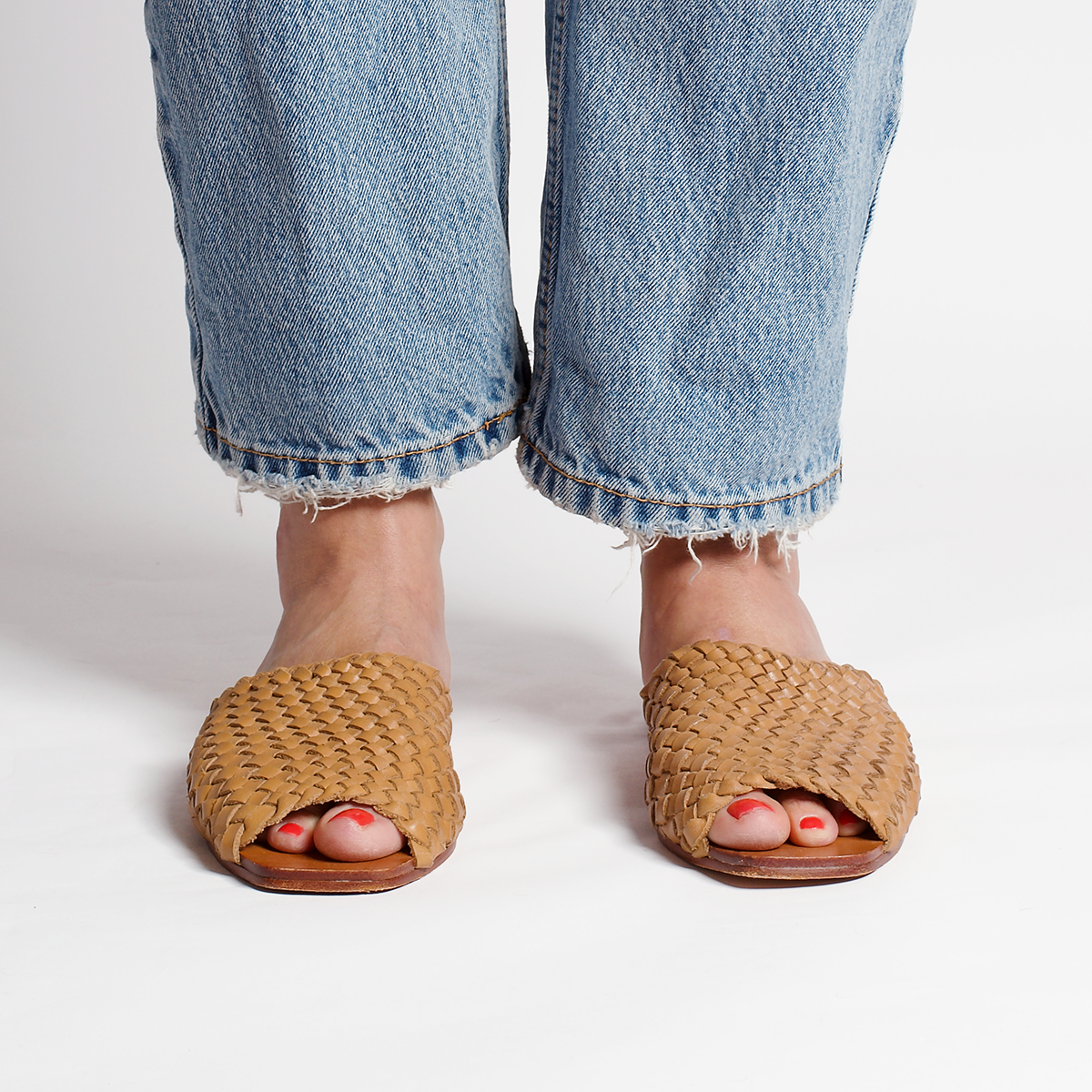 Either/Or: The Woven Leather Slide Sandals [Miel 