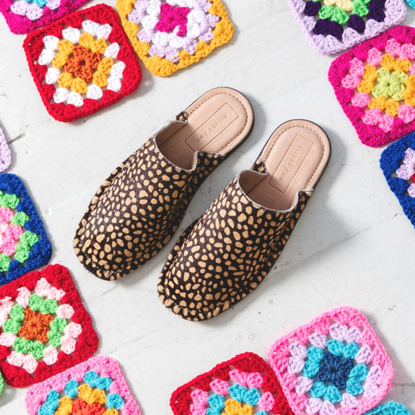 Our newest, comfiest wear-everywhere silhouette. Inspired by the classic menswear slipper, babouche, or uwabaki (Japanese house slipper), this versatile style is equally suited for a lazy day around the house, running errands, or an art show. Ethically Handmade in Portugal. Either.Or - Handmade with Care.