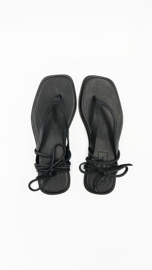 isla minimal leather thong flop flop sandal padded black