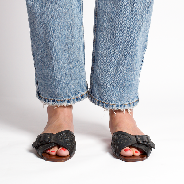 The Buckle Slide [Black] *FINAL SALE*