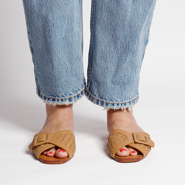 The Buckle Slide [Miel] *FINAL SALE*
