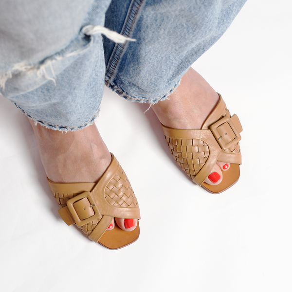 The Buckle Slide [Miel] *FINAL SALE*