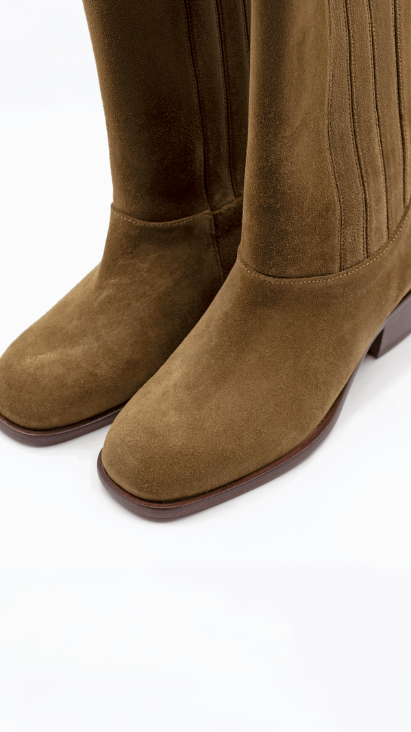 The Calf Boot [Tobacco Suede]