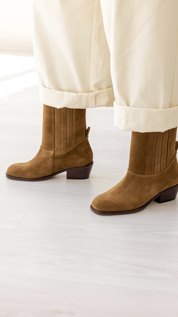 The Calf Boot [Tobacco Suede]