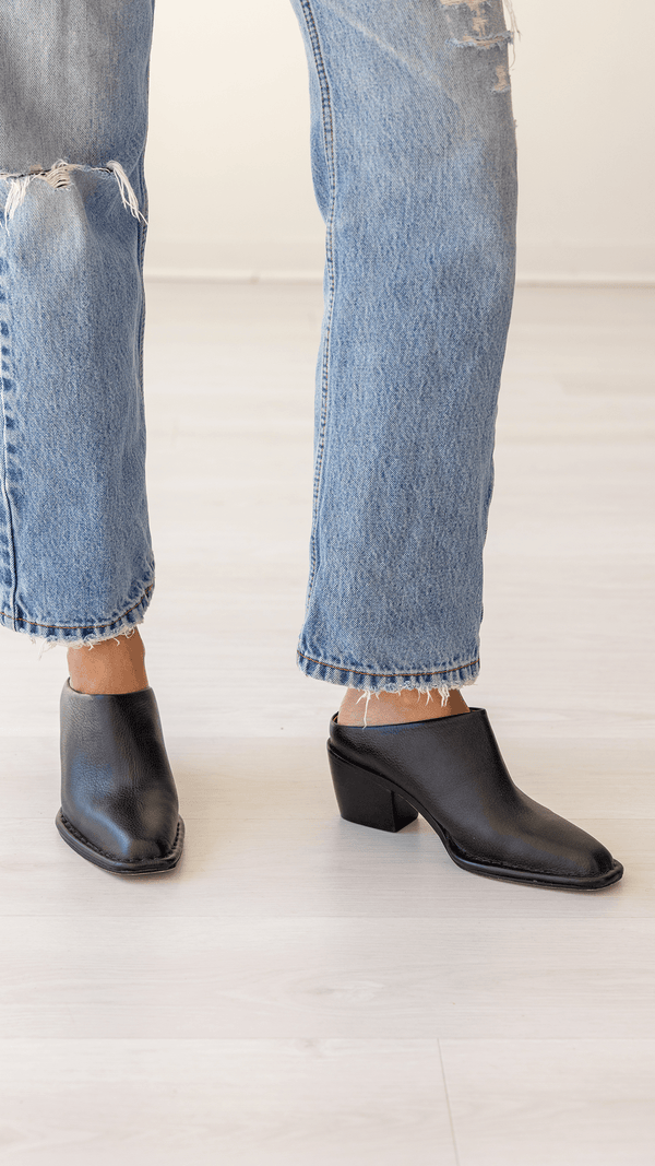The Canyon Clog [Black]