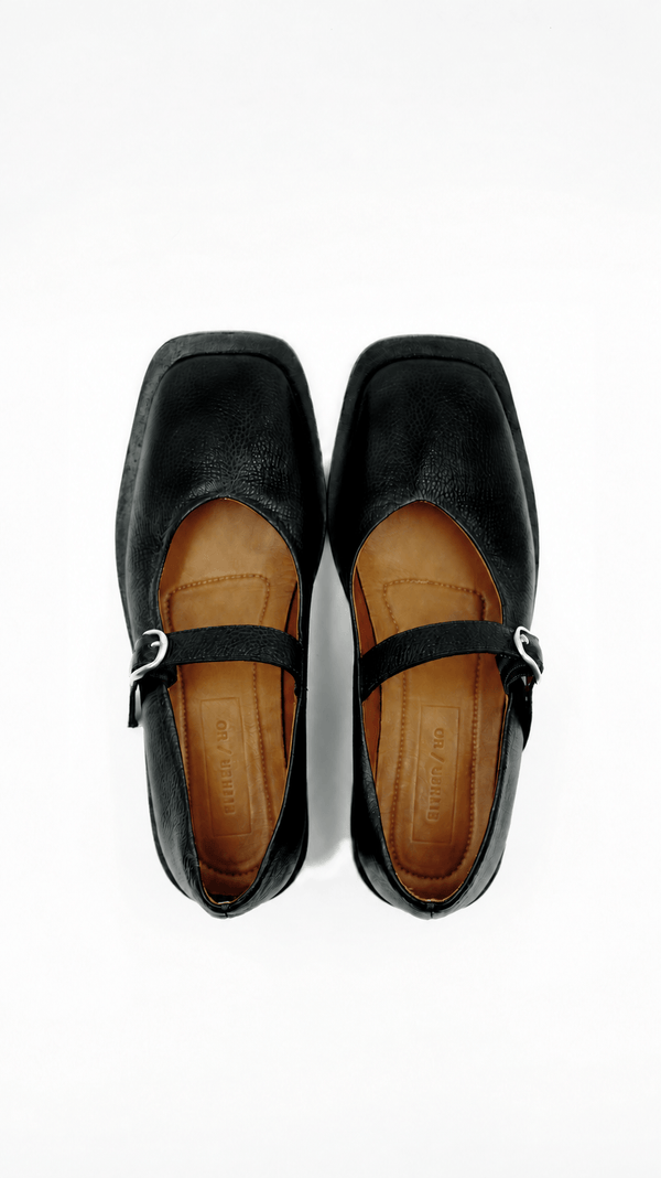 The Form Flat [Black]