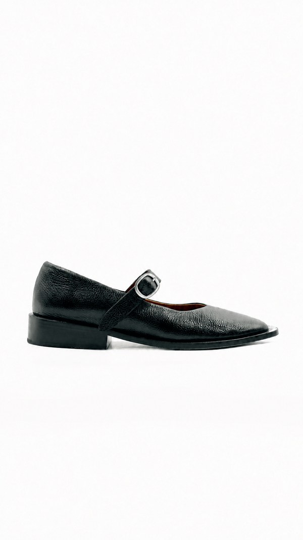 The Form Flat [Black]