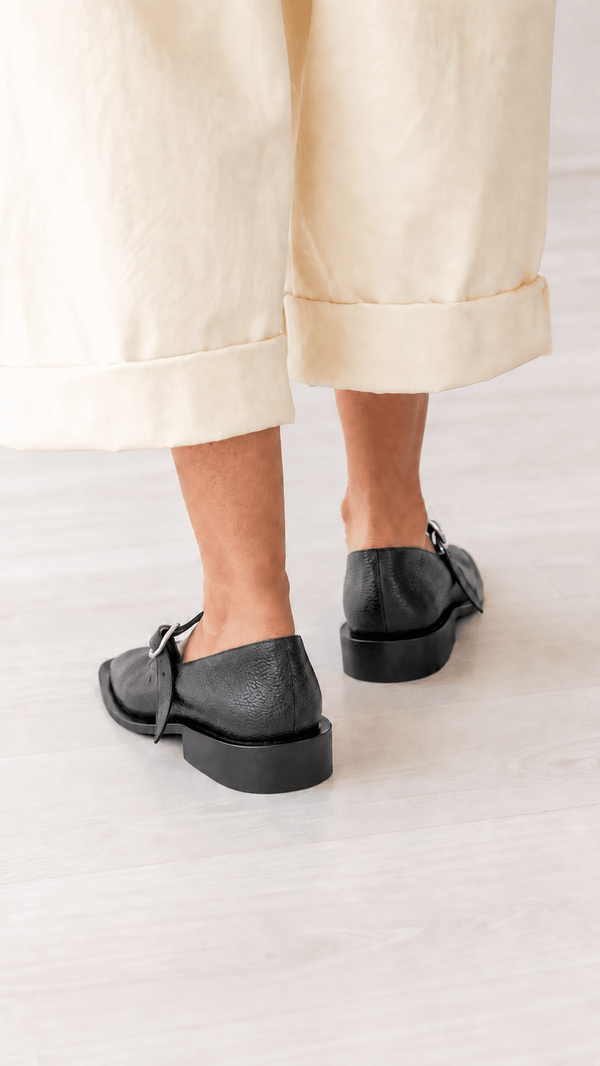 The Form Flat [Black]