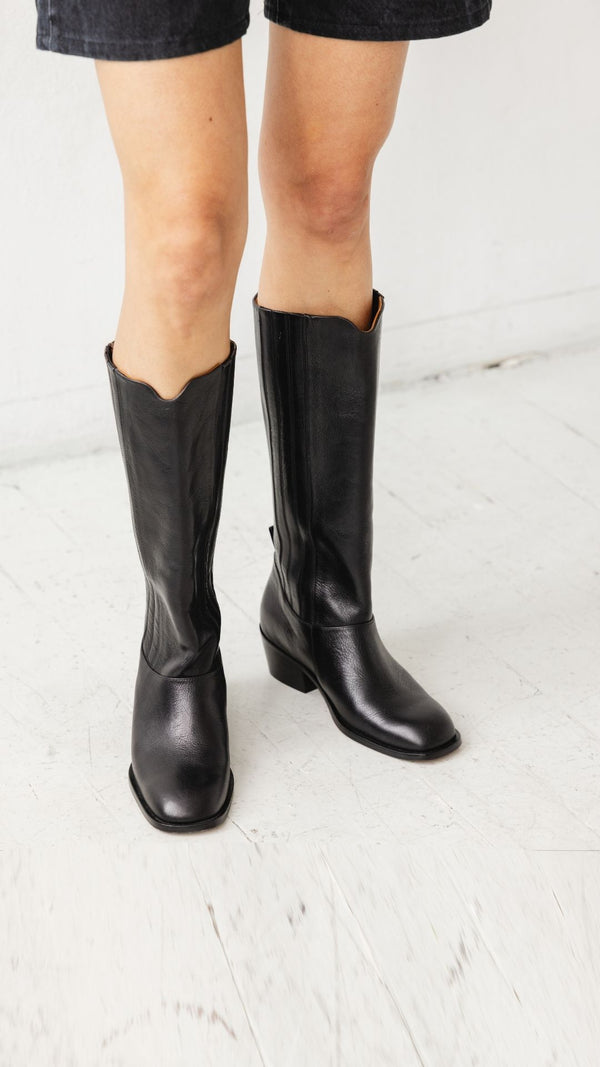 The Calf Boot [Black]