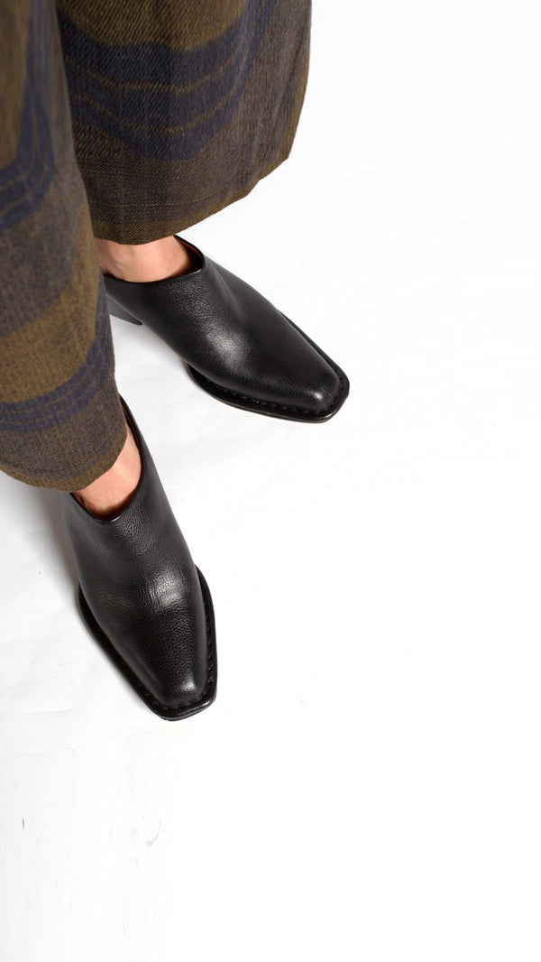 The Canyon Clog [Black]