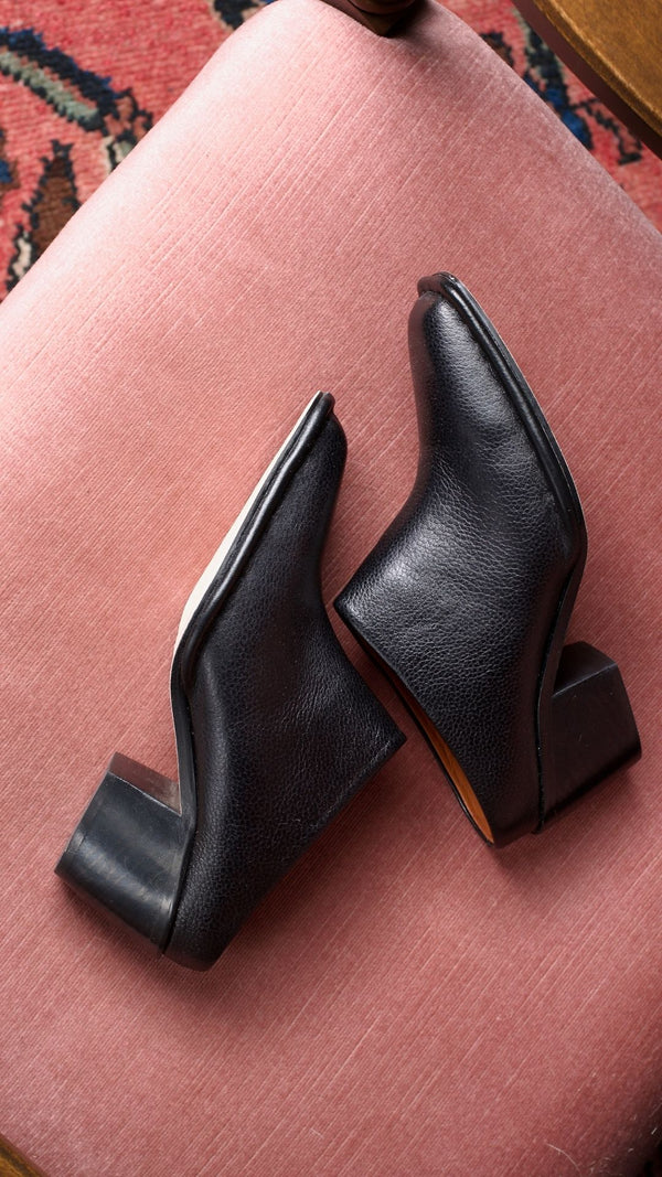 The Canyon Clog [Black]