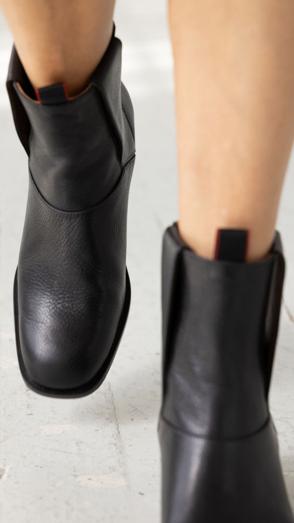 vintage chelsea pull on bootie italian full grain black polished leather roundded square toe