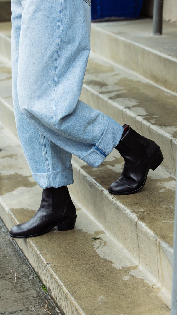 The Chelsea Boot [Black]