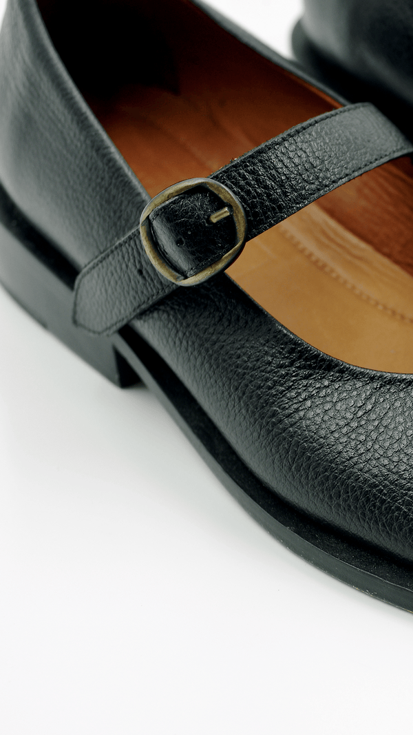The Form Flat [Black]