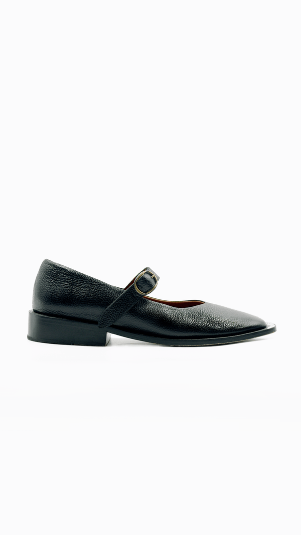 The Form Flat [Black]