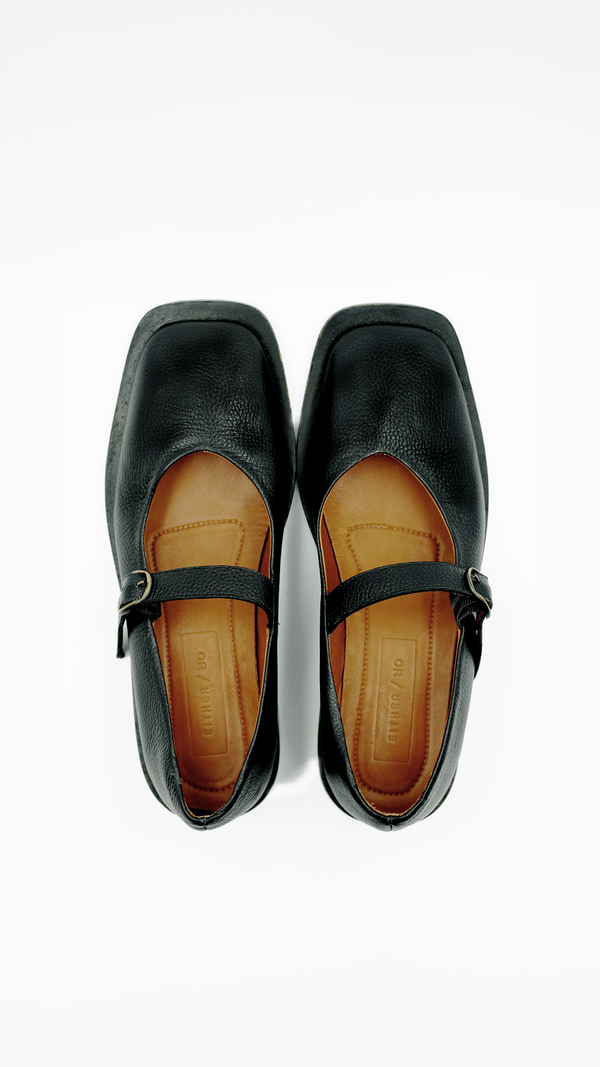 The Form Flat [Black]