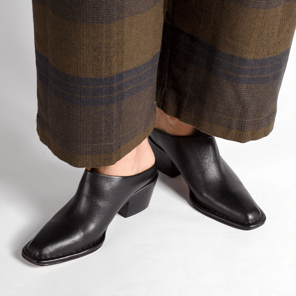 The Canyon Clog [Black]