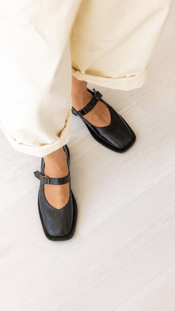 The Form Flat [Black]