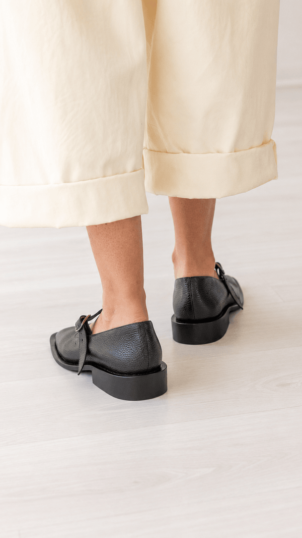 The Form Flat [Black]