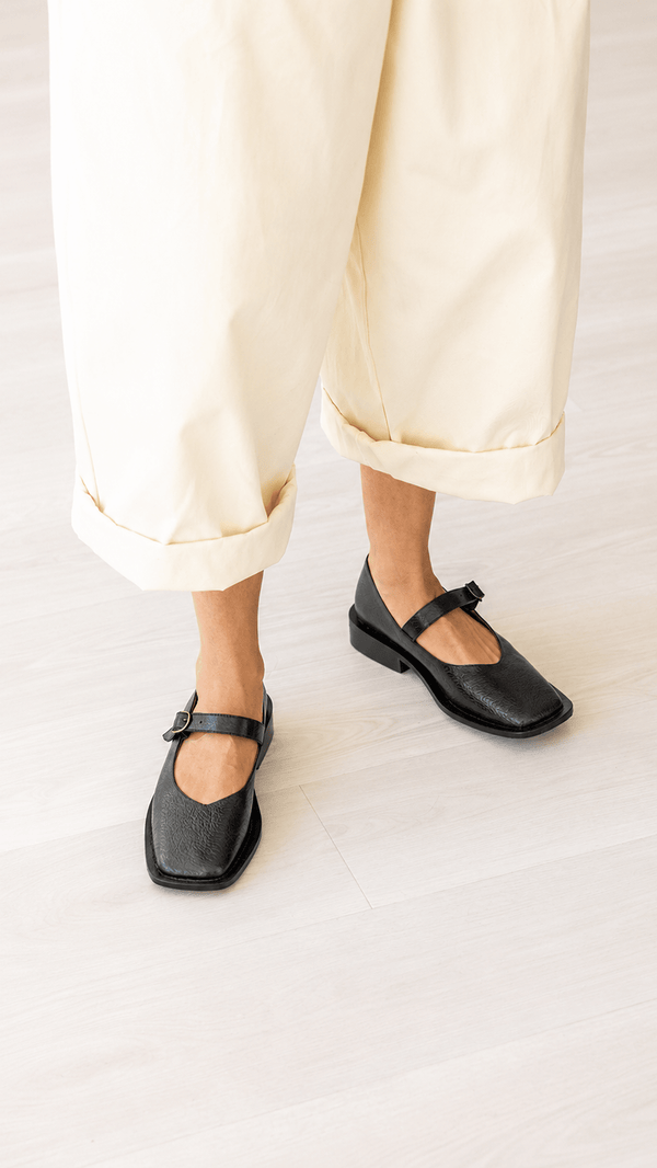 The Form Flat [Black]