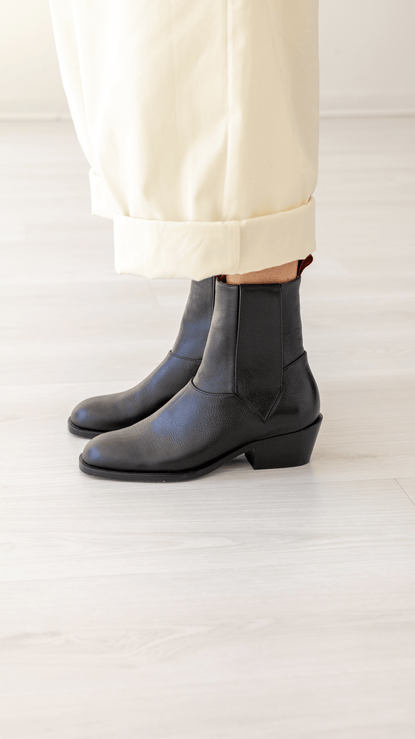 The Chelsea Boot [Black]