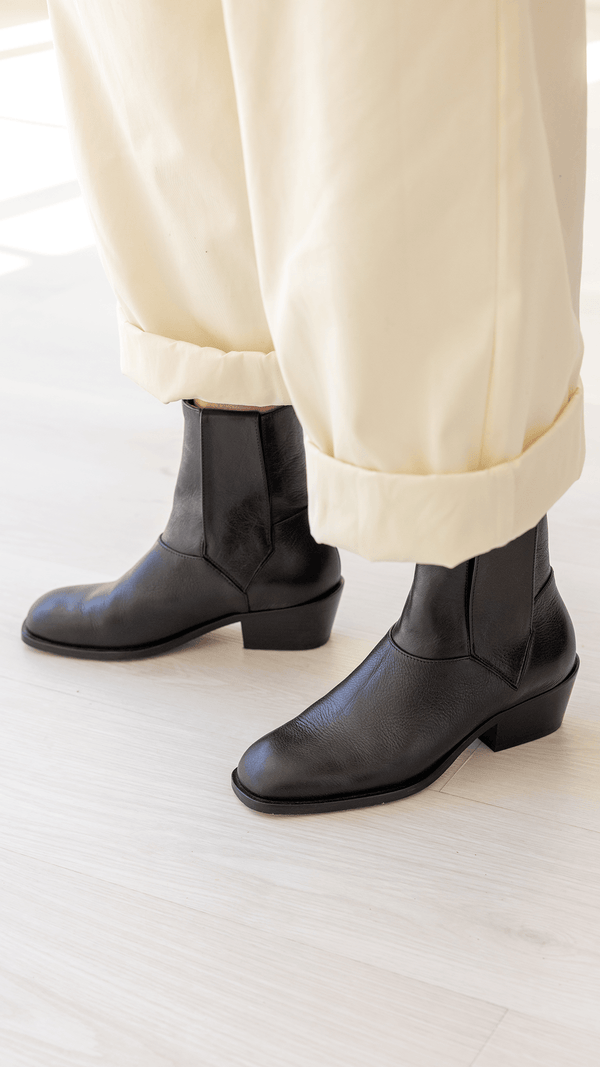 The Chelsea Boot [Black]