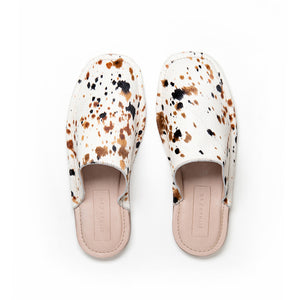 Our newest, comfiest wear-everywhere silhouette. Inspired by the classic menswear slipper, babouche, or uwabaki (Japanese house slipper), this versatile style is equally suited for a lazy day around the house, running errands, or an art show.  Ethically Handmade in Portugal.  Either.Or - Handmade with Care.