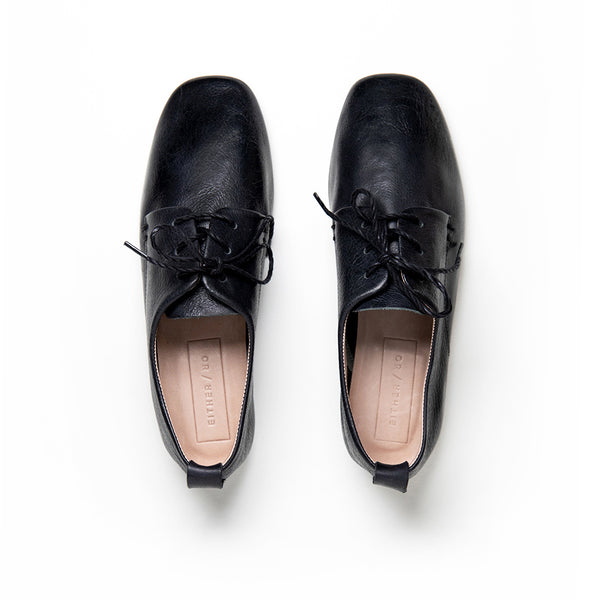 A super chic unisex-style oxford, in buttery soft vegetable-tanned leather from our elite Italian tannery. Modern and subtle square toe, with a playful rope lace. Works as well with skirts as trousers, our Oxford will be your new season-less staple.  Ethically Handmade in Portugal. Either/Or - Handmade with Care.