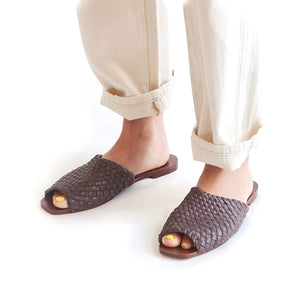 shop either or woven leather flat sandal ethical sustainable dark brown chocolate mahogany slide huarache (3)